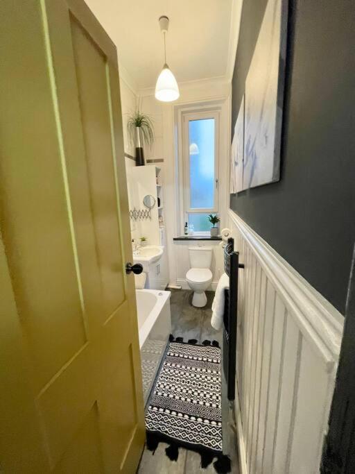 Traditional Apt Close To City Centre & Hampden Glasgow Exteriér fotografie